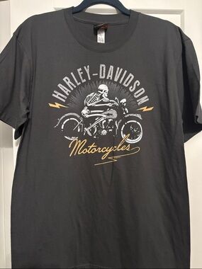 Harley-Davidson Charcoal Tee with Yellow Accent Motorcycle Graphic